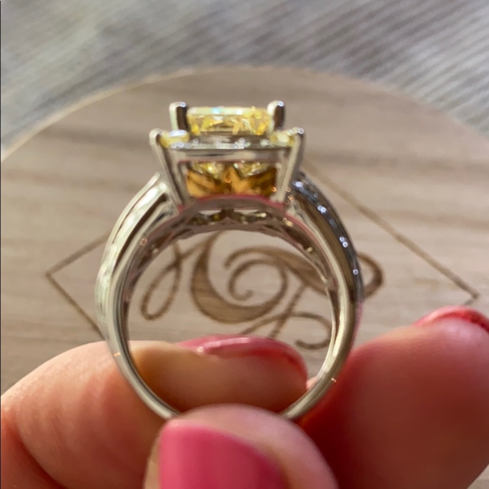 Ring - Picture 3 of 3